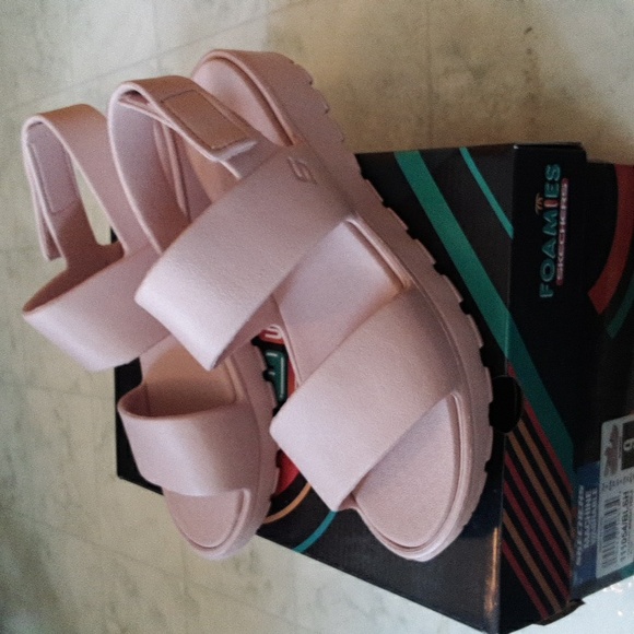 NWT Skechers Foamies - Picture 2 of 6